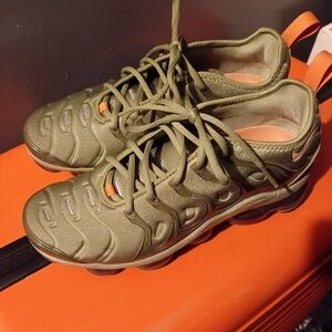 Nike Air VaporMax Plus in Olive Green